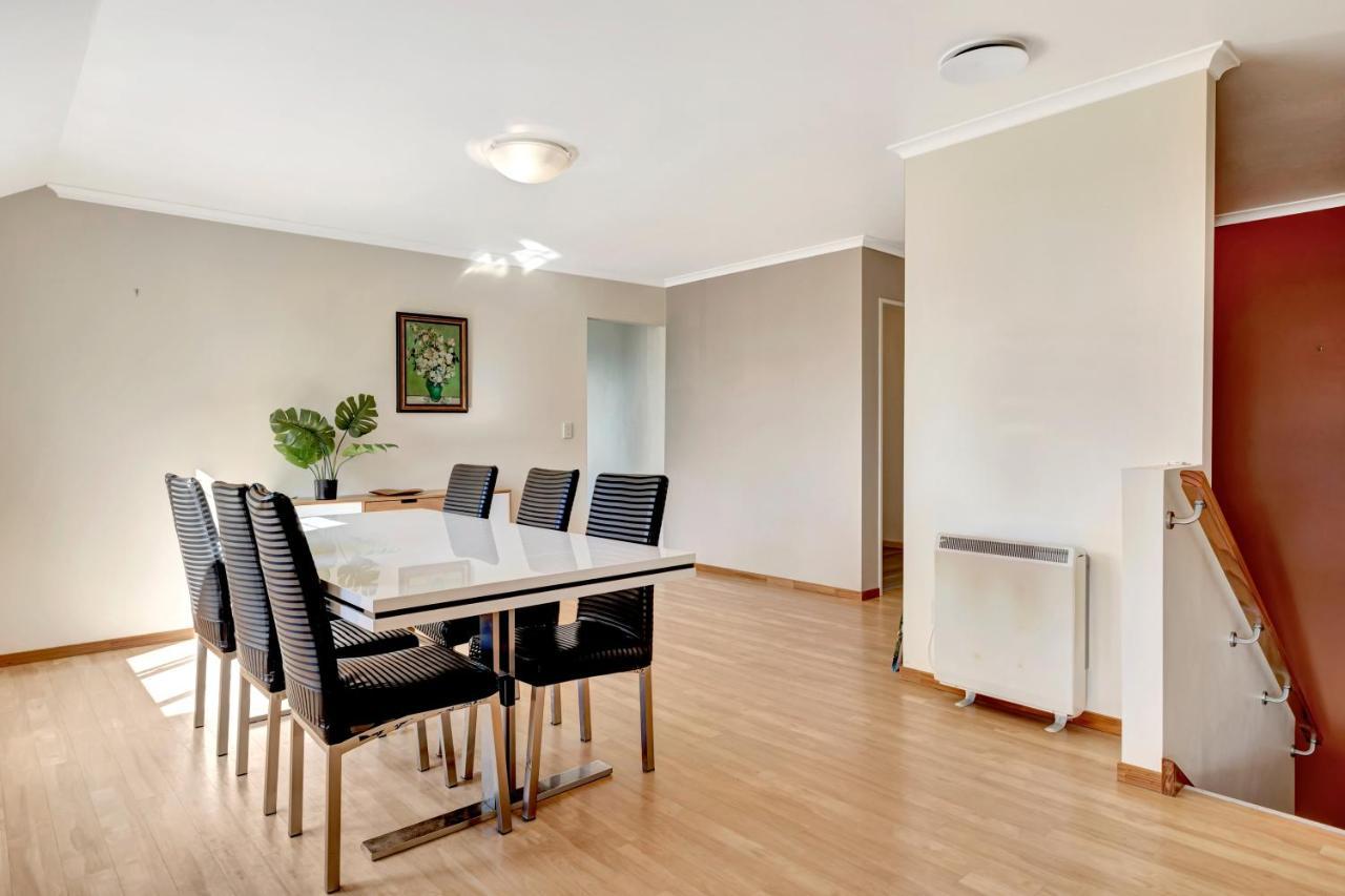 Сasa de vacaciones Cheerful 4 Bedroom With Free Parking. *